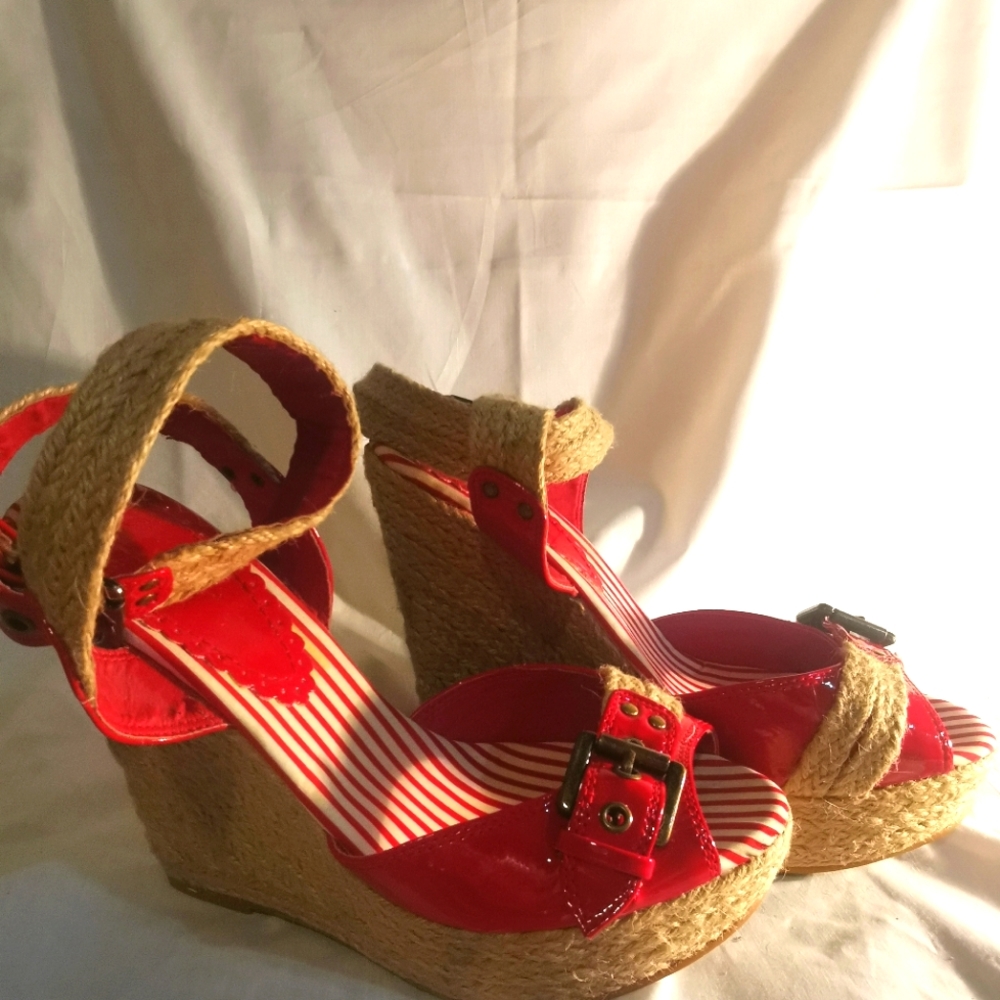 F24 platform sandals